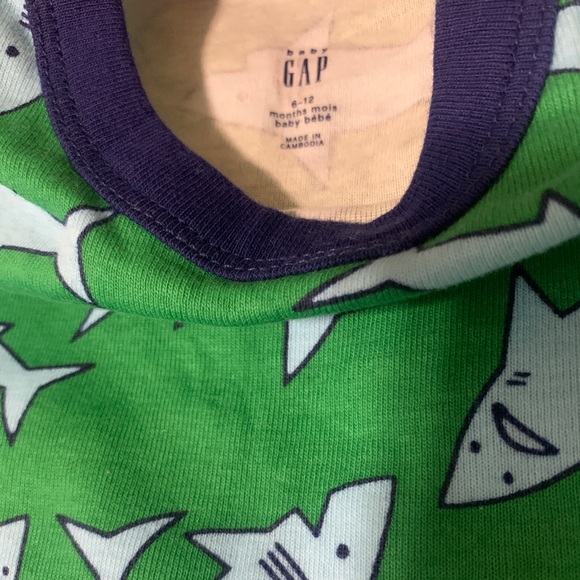 Baby GAP Organic Cotton Green & Blue Shark Pyjamas Sleepwear Infant PJ Set NWT - Picture 3 of 3